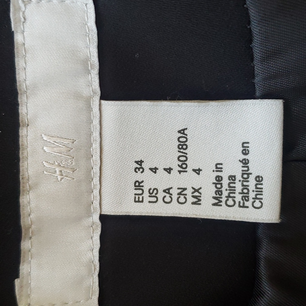 H&M Black Cropped Tuxedo Blazer Jacket Size 4 Structured - Picture 8 of 9